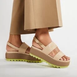 Reef Water Vista Higher -Reef CJ5797WaterVistaHigherVintageCitronBoldBehaviorVictoriaA25